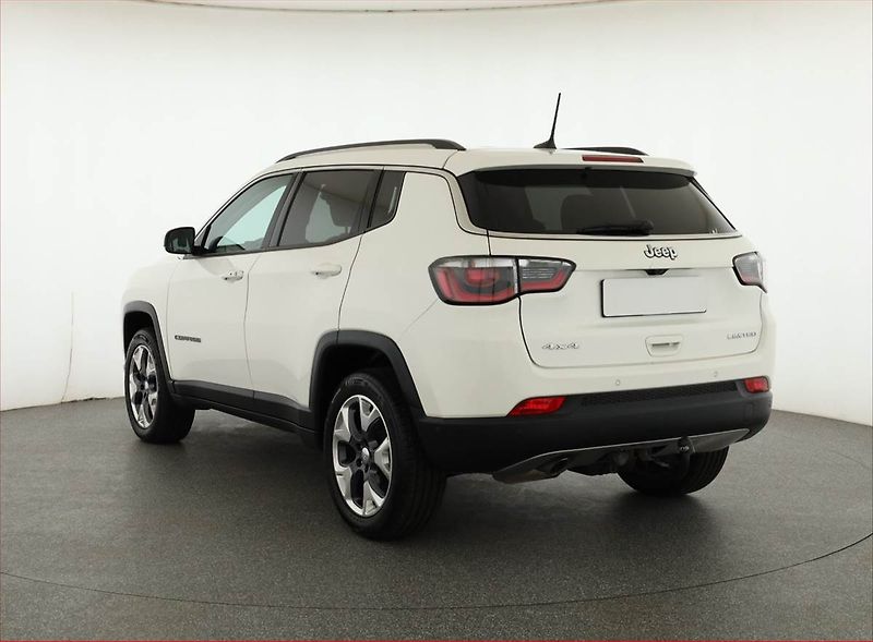 Jeep Compass (2020) 2.0 MultiJet, 4X4, Automat - fotka 4 z 17