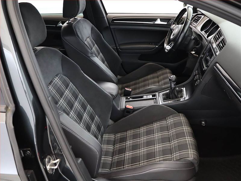 Volkswagen Golf (2015) 2.0 TDI GTD, Serv.kniha, Kůže - fotka 7 z 19