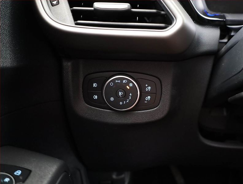 Ford Tourneo Courier (2025) Titanium 1.0 EcoBoost, 5Míst - fotka 12 z 18