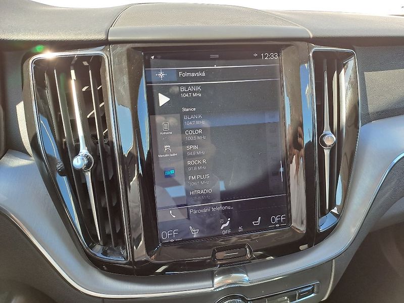 Volvo XC60 Momentum Pro B4 AWD 145kW - fotka 24 z 29