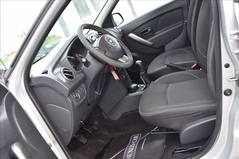 Dacia Sandero 1,2 i 55KW PO SERVISE - fotka 19 z 39
