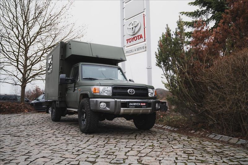 Toyota Land Cruiser 4,0 - nástavba -  long  GRJ79 - fotka 3 z 7