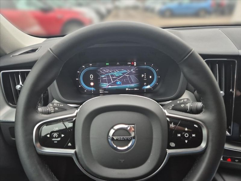 Volvo XC60 2,0 B4 AWD diesel Plus Dark Au - fotka 8 z 19
