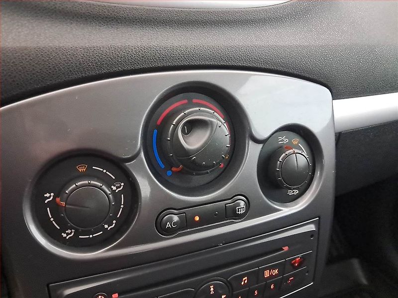 Renault Clio (2012) 1.2 16V , nová STK, rezervace - fotka 13 z 15