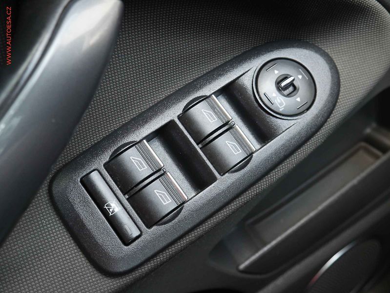 Ford Kuga (2012) 2.0TDCi 4x4, Výhřev sed. - fotka 11 z 18