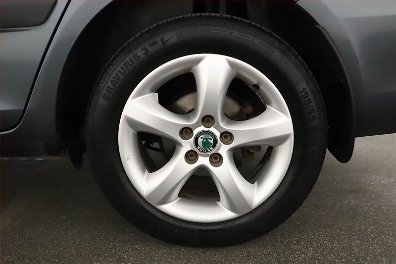 Škoda Fabia (2010) 1.6 TDI, nová STK - fotka 13 z 13