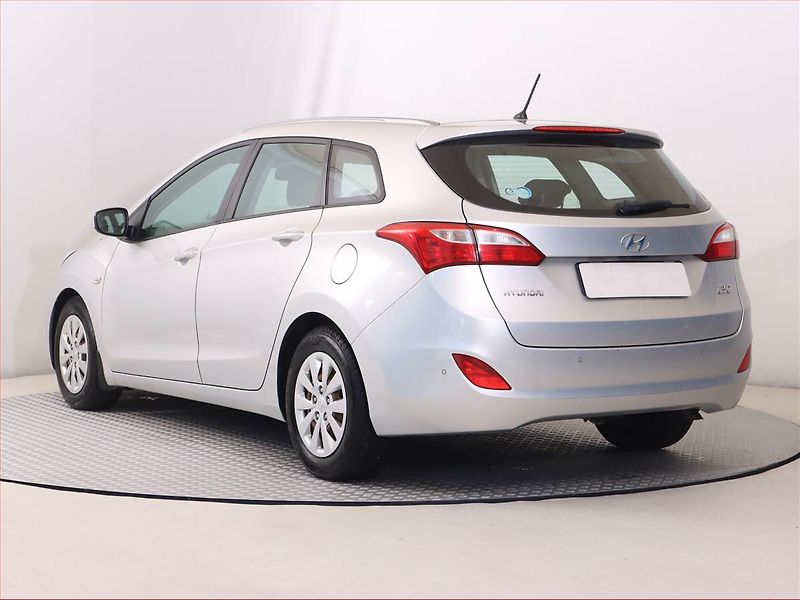Hyundai i30 (2016) Comfort 1.6 CRDi, Serv.kniha - fotka 4 z 16