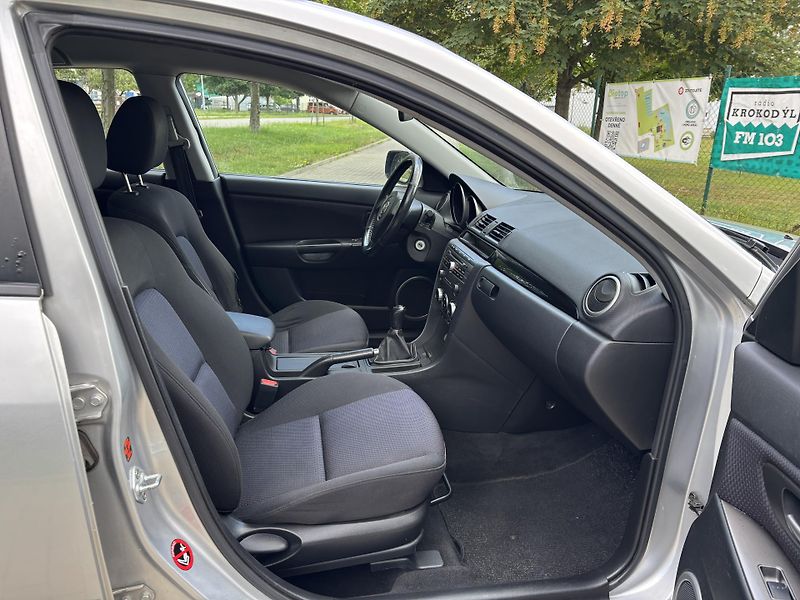 Mazda 3 1.6 Active - fotka 20 z 28