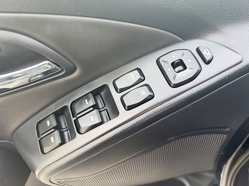 Hyundai ix35 (2010) 2.0i Style 2WD - fotka 16 z 23