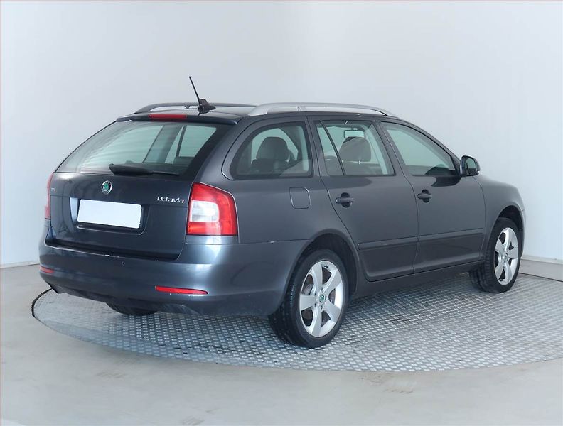 Škoda Octavia (2012) Elegance 2.0 TDI, Navi - fotka 5 z 18