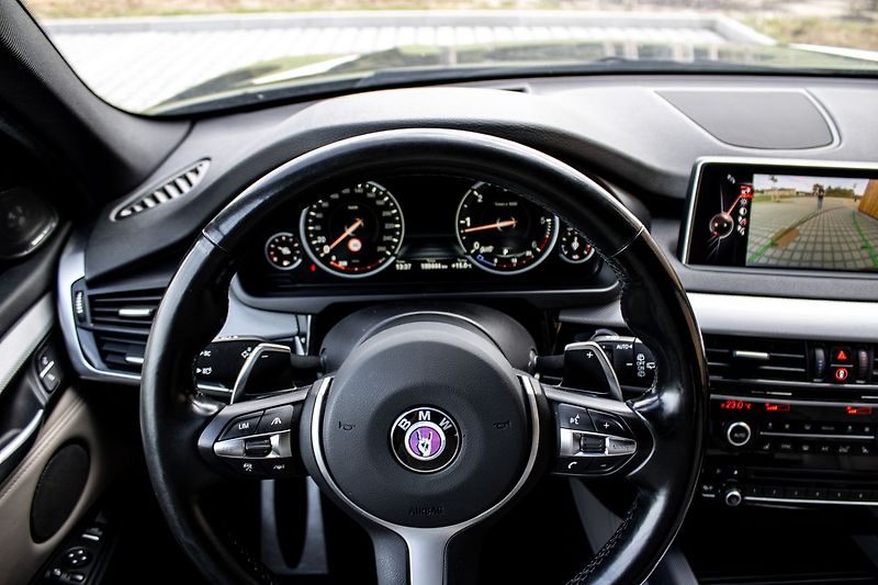 BMW X5 - fotka 18 z 51
