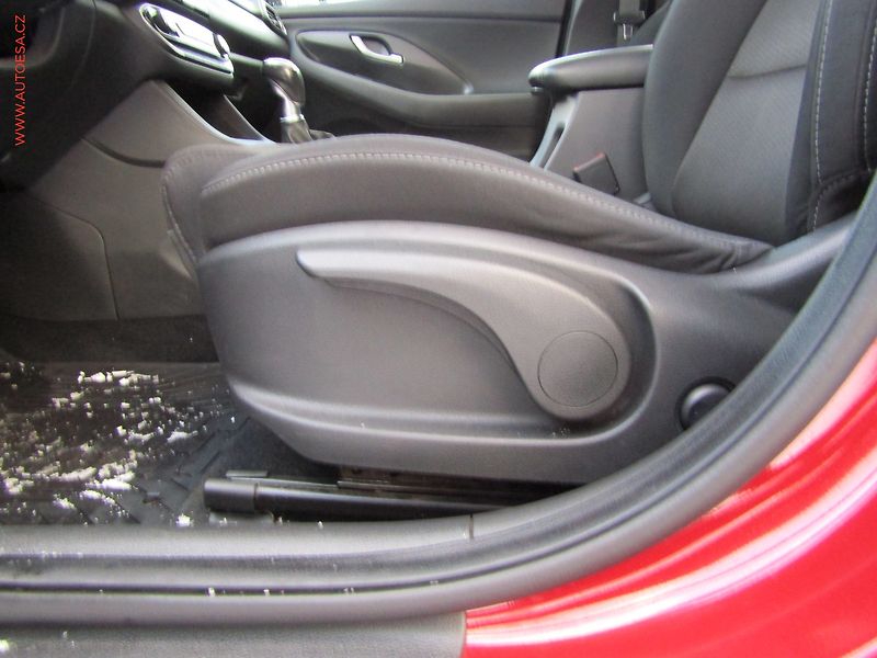 Hyundai i30 (2018) 1.0T-GDi Fastback, ČR - fotka 10 z 20