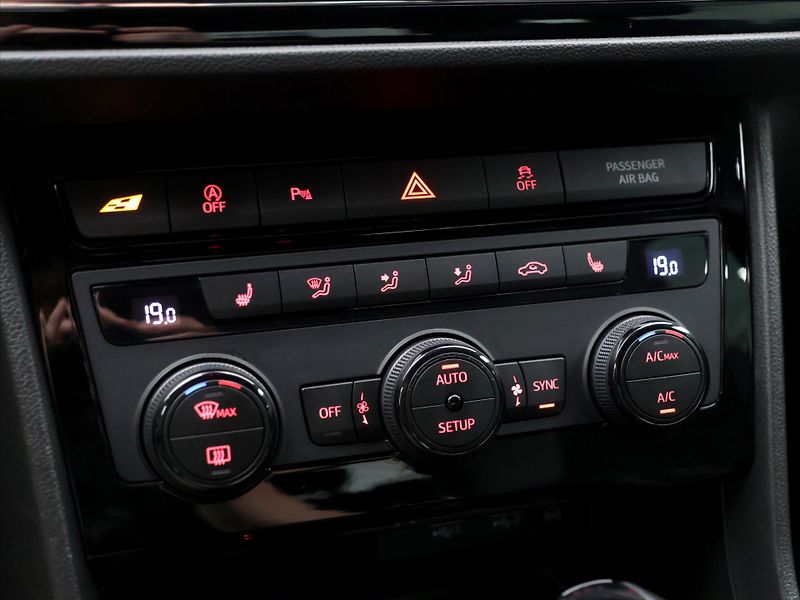 Seat Leon 2,0 TSI Cupra 221kW 4Drive DSG - fotka 23 z 31