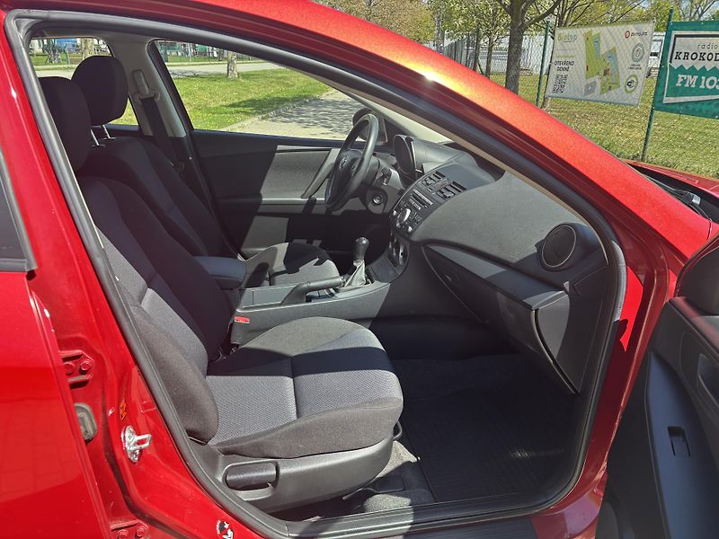 Mazda 3 1.6 CE - fotka 18 z 27