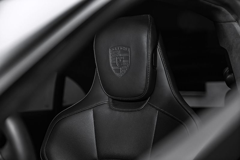 Porsche Taycan PDCC, ventilace, pano - fotka 24 z 41