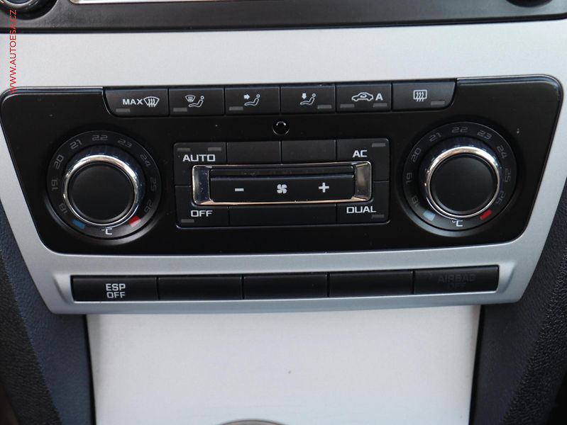 Škoda Octavia (2010) 1.4 TSI, Ambiente - fotka 13 z 16