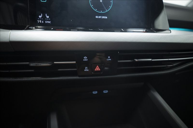 Volkswagen Golf 1,5 TSI KEYLESS KAMERA VÝHŘEV - fotka 29 z 42