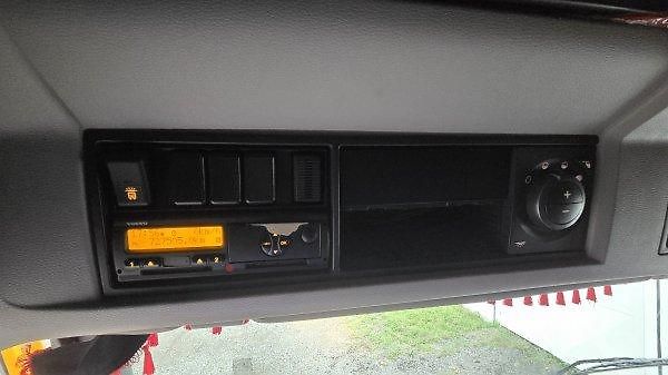 Volvo FH (2009) 16.660 hydr. 120t tahač 6x4  - fotka 11 z 18