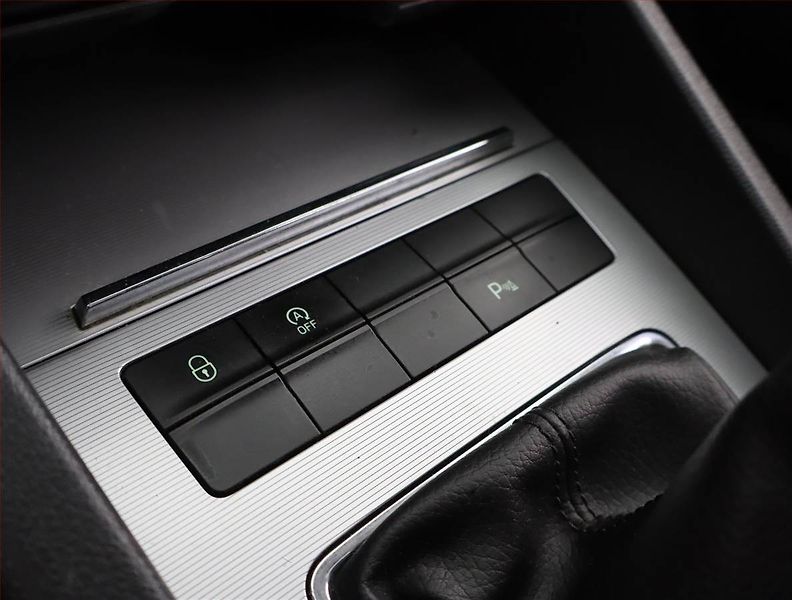 Škoda Octavia (2015) 1.6 TDI, Tempomat - fotka 18 z 19
