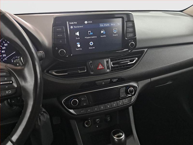 Hyundai i30 (2021) 1.6 CRDi MHEV, Automat - fotka 12 z 19