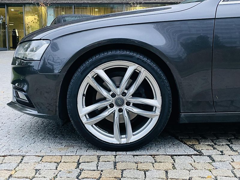 Audi A4 2.0TDI MANUÁL SENZORY NAVI - fotka 44 z 44