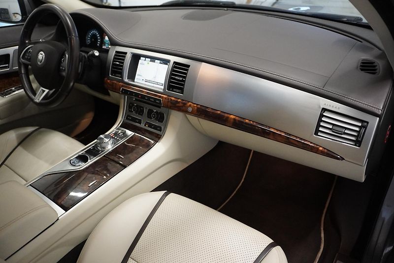 Jaguar XF 3.0D 202kW S-PORTFOLIO - fotka 27 z 34
