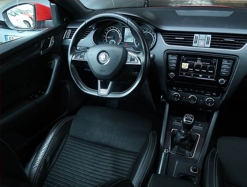 Škoda Octavia (2015) 2.0 TDI, Kůže, Navi, Bi-Xenony - fotka 7 z 19