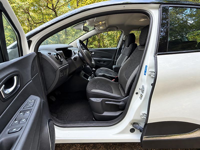 Renault Captur 1,3 TCe 96kW Intens LED Navi - fotka 9 z 42