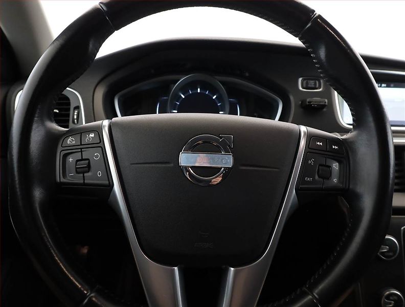 Volvo V40 (2014) 1.6 D2, Serv.kniha, Navi - fotka 8 z 18
