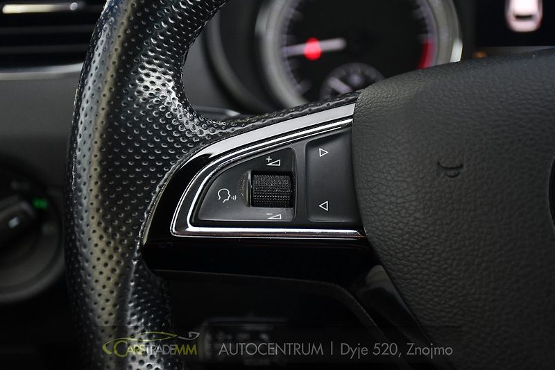 Škoda Octavia 1,6 TDI DSG STYLE & DYNAMIC - fotka 27 z 53