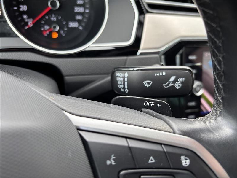 Volkswagen Passat 2,0 TDI R-Line 140kW - fotka 30 z 47