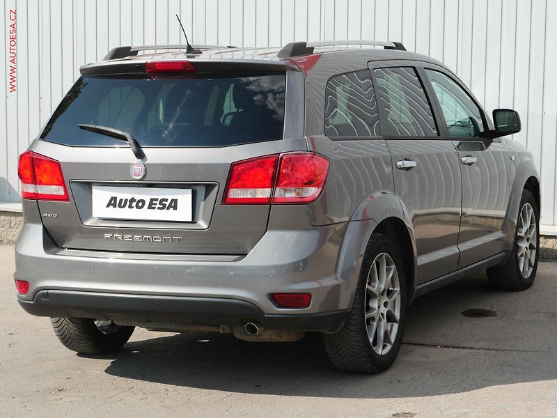 Fiat Freemont (2012) 2.0 JTD 4x4, 7míst, AT, navi - fotka 4 z 20