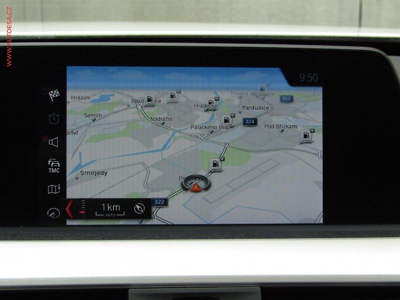 BMW Řada 3 (2019) 2.0 D 318d, LED, autoAC - fotka 15 z 21