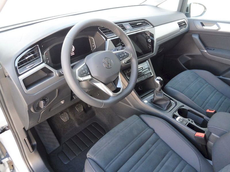 Volkswagen Touran (2026) People 1,5 TSI 110kW - fotka 6 z 26