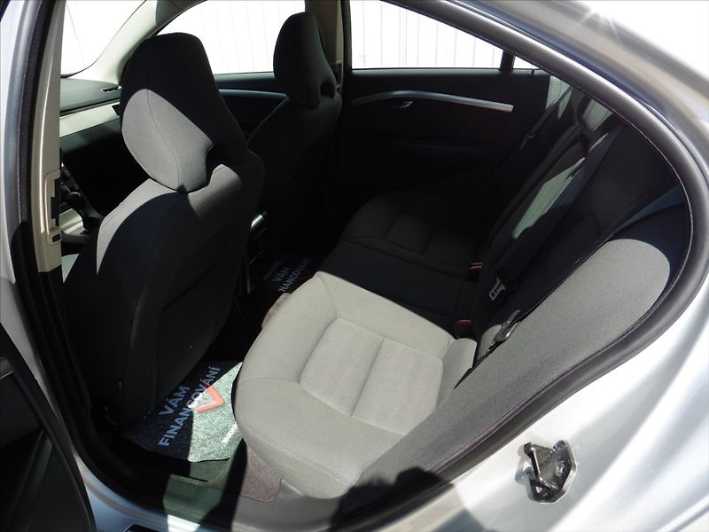 Volvo S80 2,4 D5 Momentum - fotka 9 z 11
