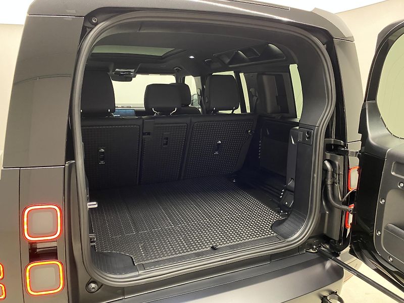Land Rover Defender (2026) 110 D250 X-DYNAMIC SE AWD AUT - fotka 5 z 56