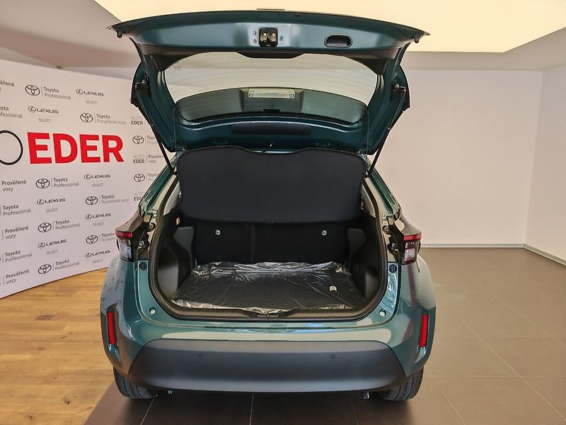 Toyota Yaris Cross 1.5 Hybrid ( 115k ) e-CVT 4x2 - fotka 8 z 33