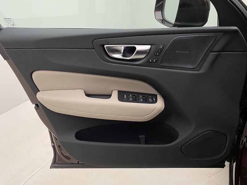 Volvo XC60 T6 AWD RECHARGE REZERVACE - fotka 6 z 60