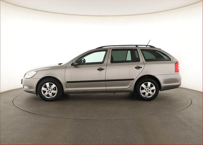 Škoda Octavia (2012) 2.0 TDI, Tempomat - fotka 3 z 13