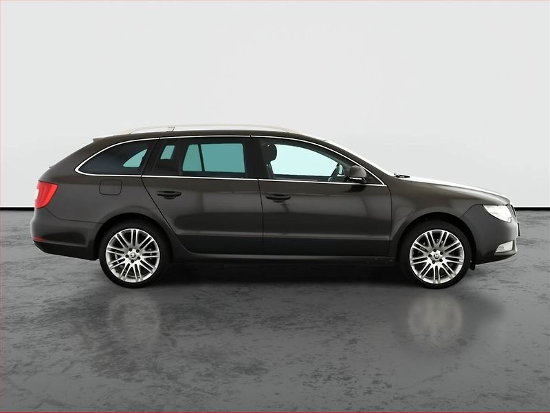 Škoda Superb (2012) 2.0 TDI, Automat, Xenony - fotka 6 z 16
