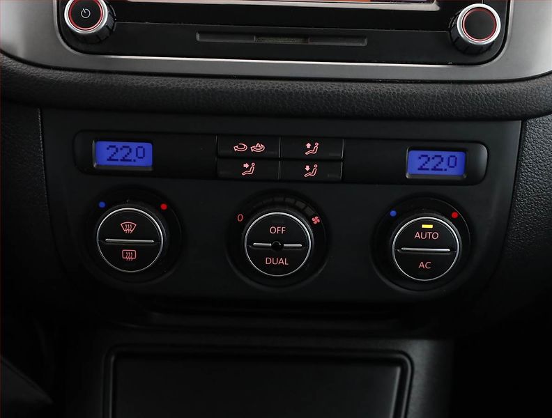 Volkswagen Tiguan (2009) 2.0 TSI, 4X4, Automat, Navi - fotka 13 z 18