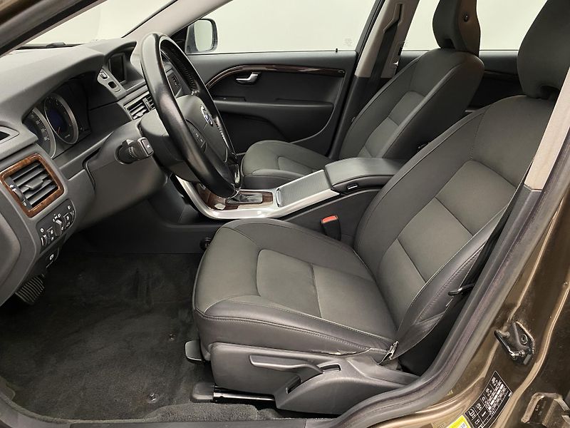 Volvo XC70 D4 AWD KINETIC AUT CZ - fotka 3 z 38