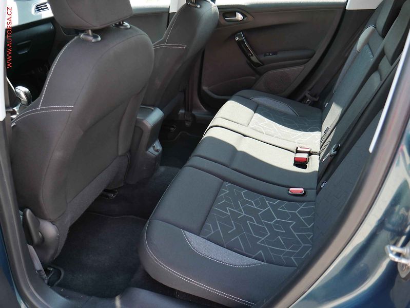 Peugeot 2008 (2019) 1.2i, 1.maj,ČR, autoAC, temp. - fotka 10 z 19