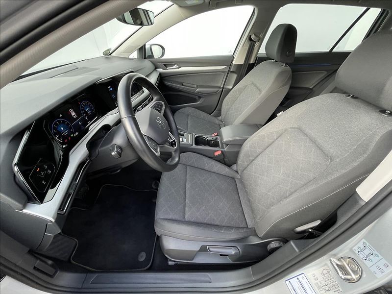 Volkswagen Golf 1,5 eTSI DSG Life ACC  Variant - fotka 4 z 23