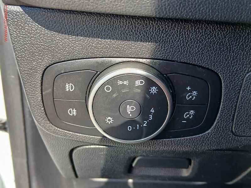 Ford Focus (2019) 1.5 TDCi, AC, temp - fotka 12 z 20