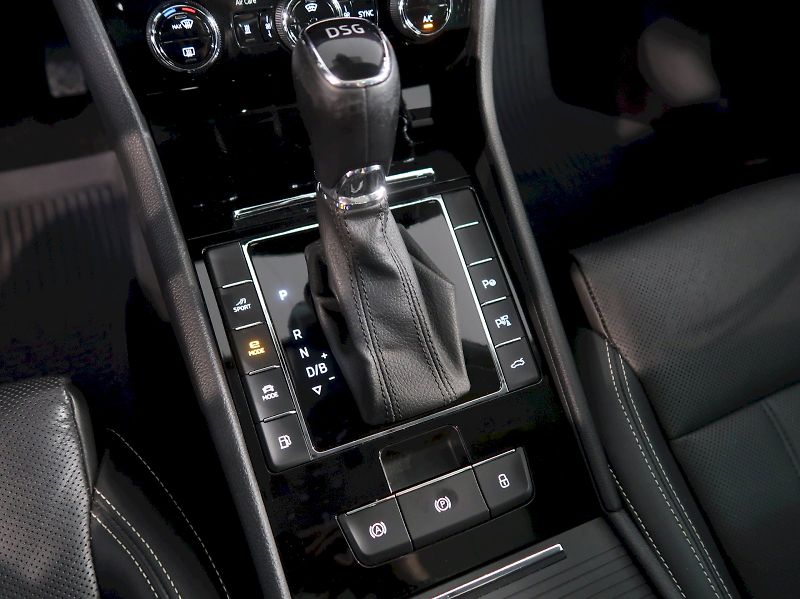 Škoda Superb (2022) iV LAURIN&KLEMENT 1.4TSI 115KW - fotka 33 z 45