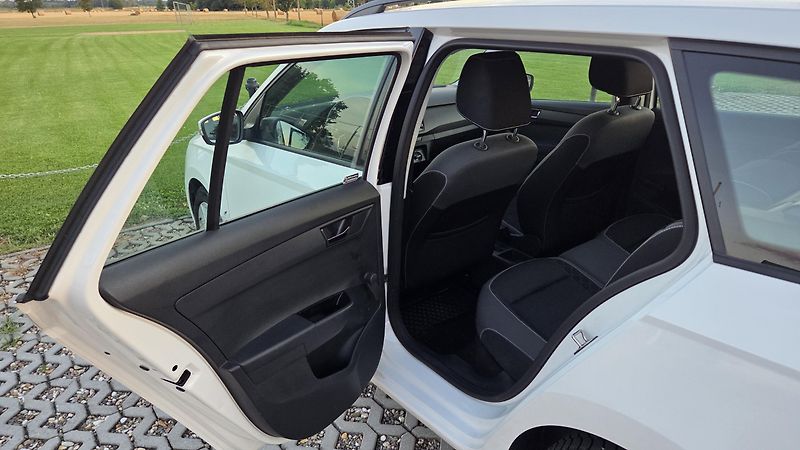 Škoda Fabia (2021) 1.0 TSI 70 kW Ambition, CZ,DPH - fotka 13 z 23