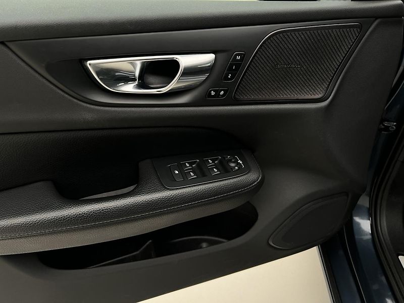 Volvo V60 T6 AWD RECHARGE INSCRIPTION  - fotka 40 z 43