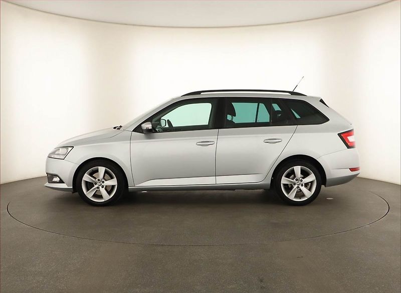 Škoda Fabia (2022) 1.0 TSI, Automat, Tempomat - fotka 3 z 12