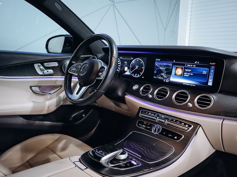 Mercedes-Benz Třídy E E 400d 4MATIC AMG - TOP - fotka 13 z 27